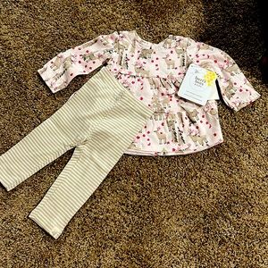 Burt’s bees 2 piece dawn reindeer outfit 100% organic 0/3 m and 3-6 months